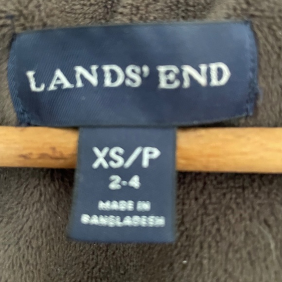 Lands End insulated coat with detachable faux fur edged hood. - Picture 11 of 11